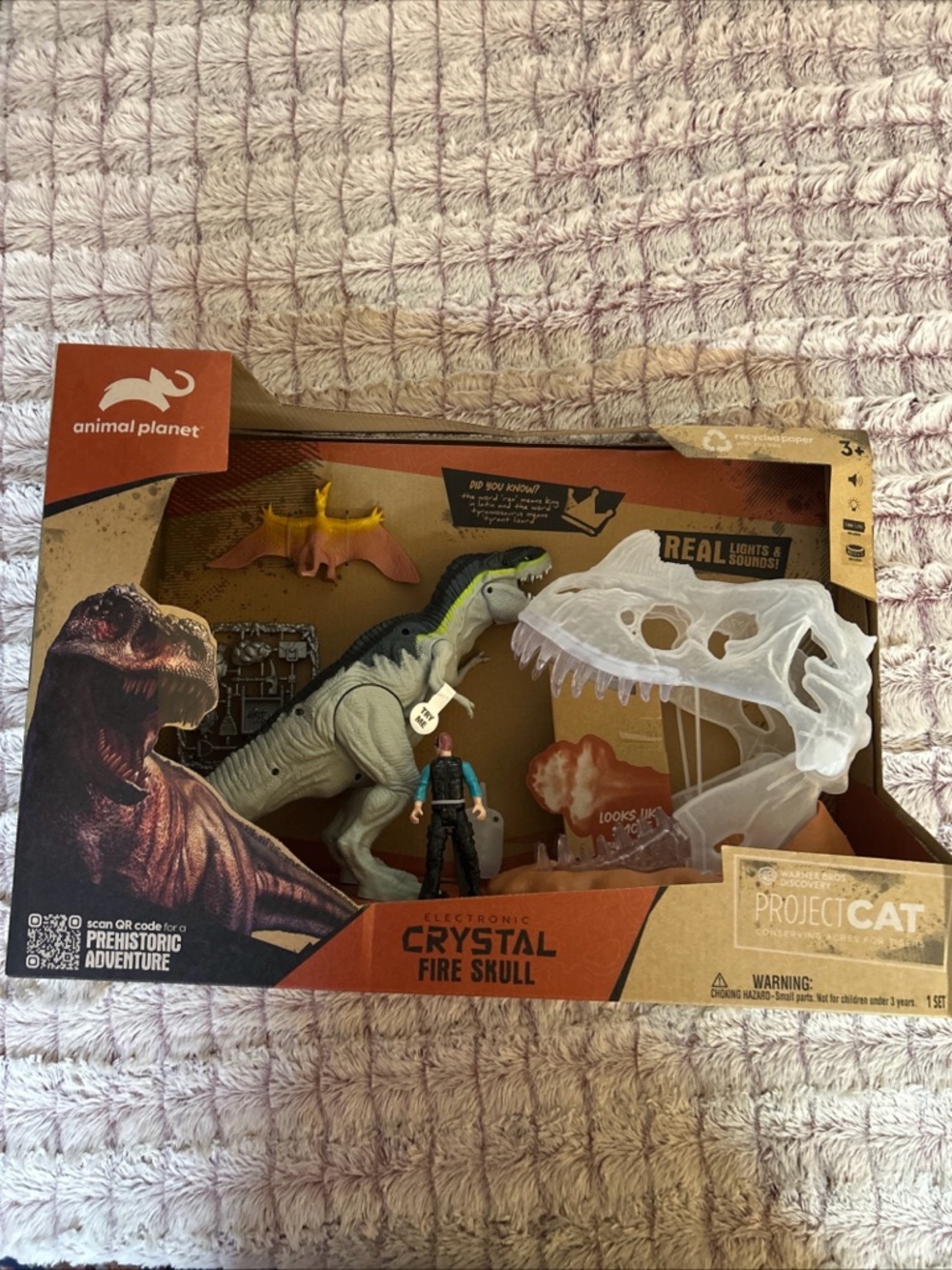 Animal Planet Crystal Fire Skull Dino Playset Light-Up Water Vapor Roaring Sound